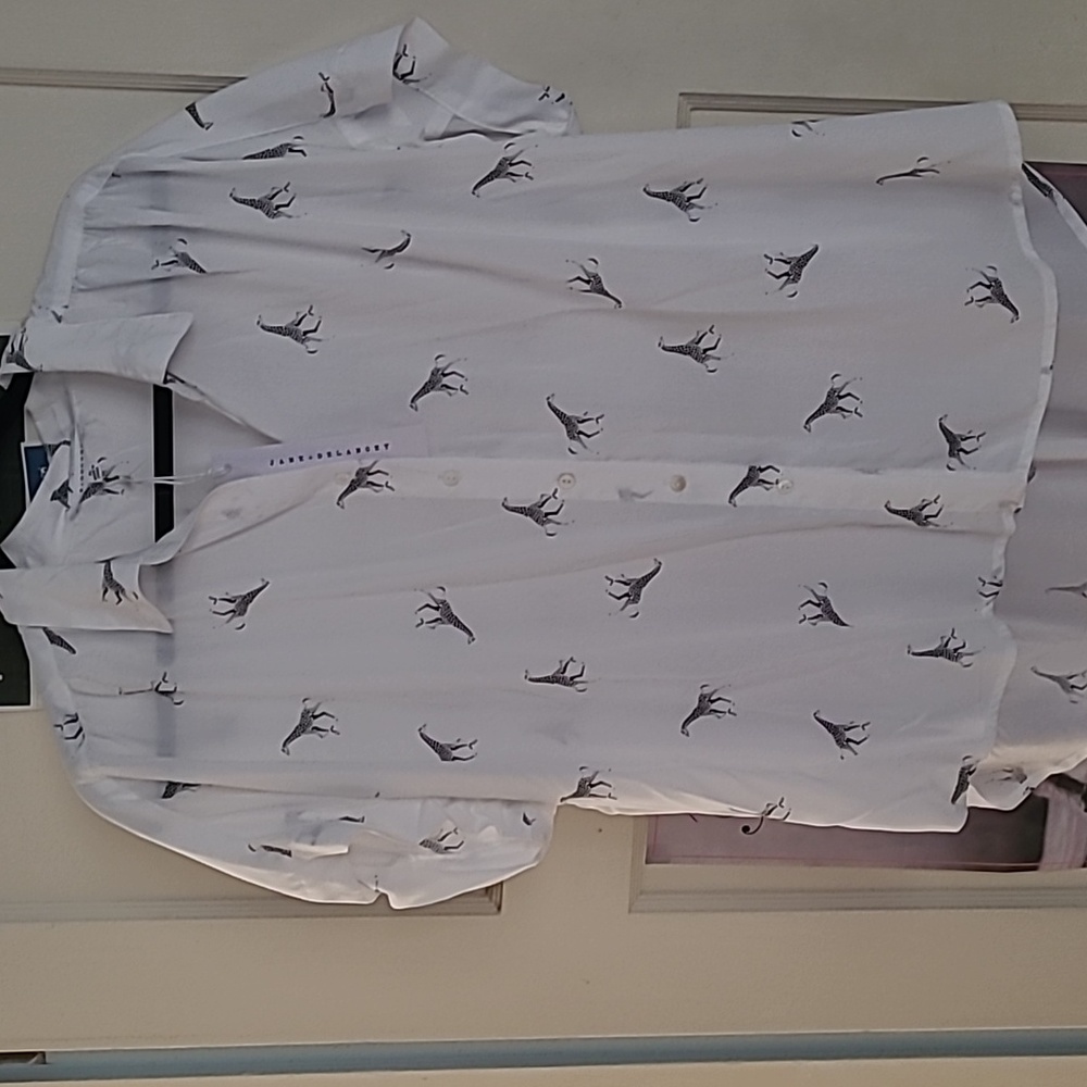 Hi-lo giraffe button up short sleeve blouse size XL